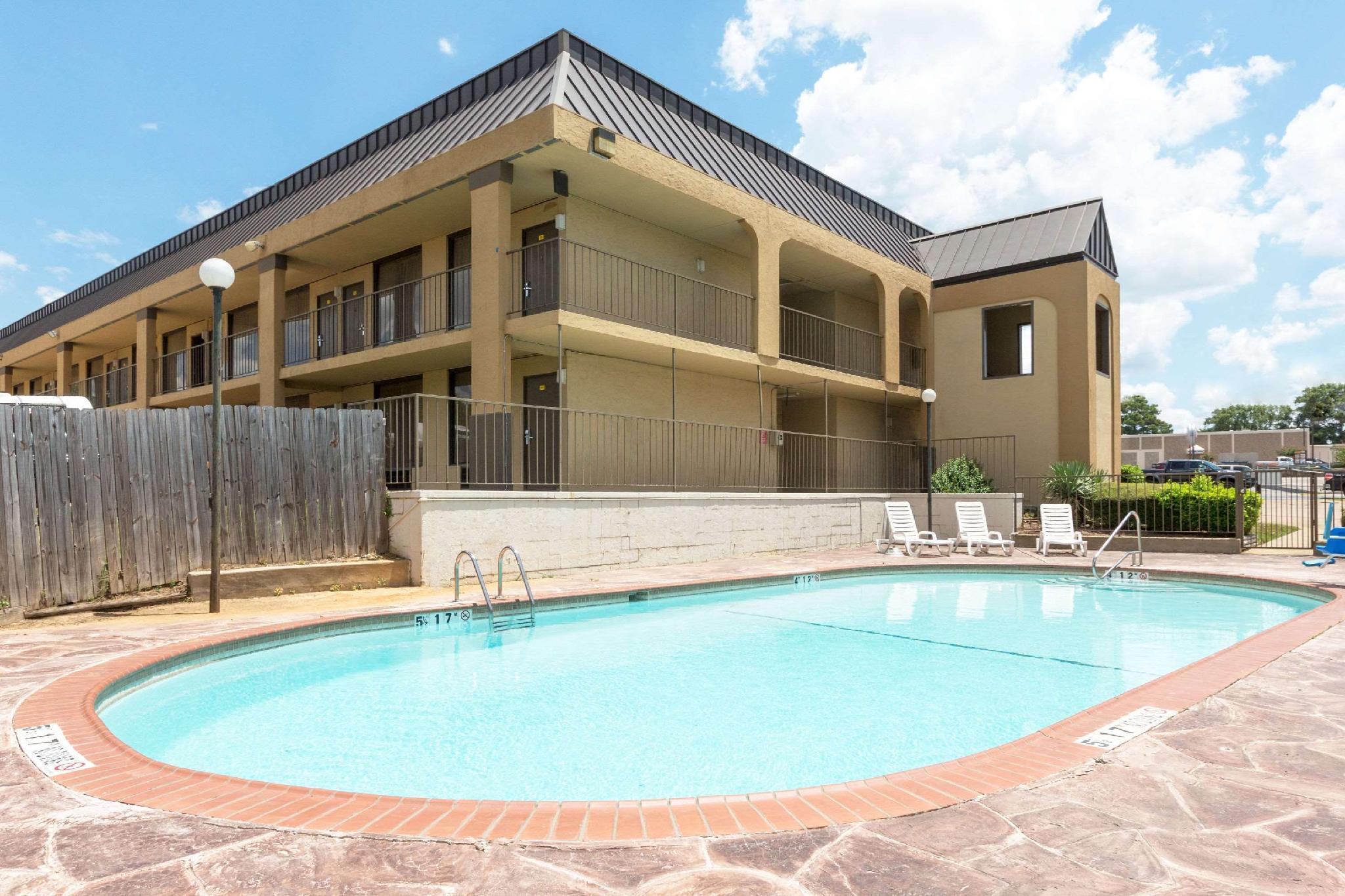 Super 8 By Wyndham Longview/North Motel Exterior photo