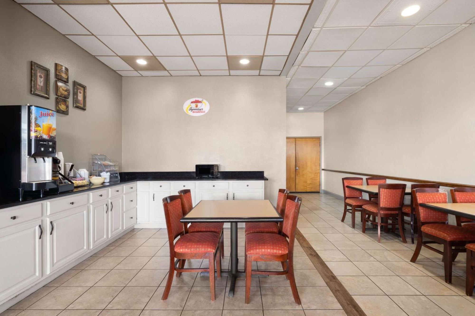 Super 8 By Wyndham Longview/North Motel Exterior photo