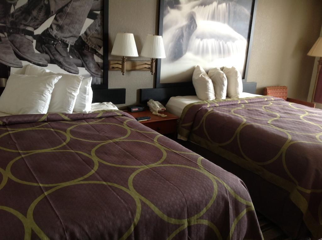 Super 8 By Wyndham Longview/North Motel Room photo