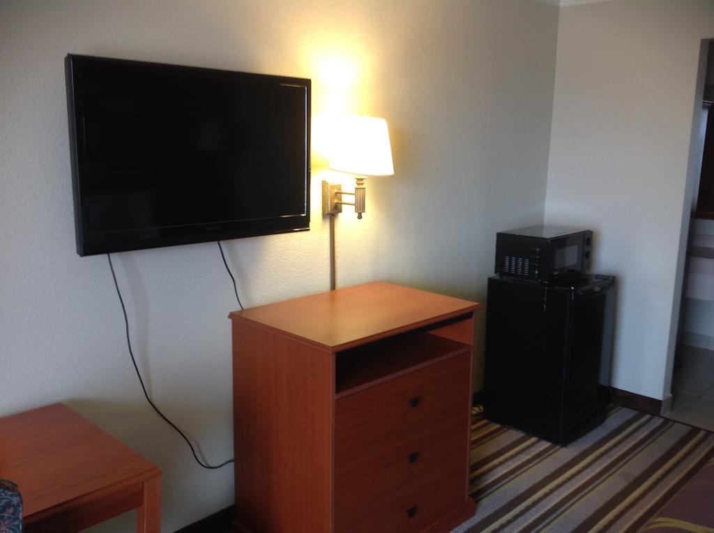 Super 8 By Wyndham Longview/North Motel Room photo